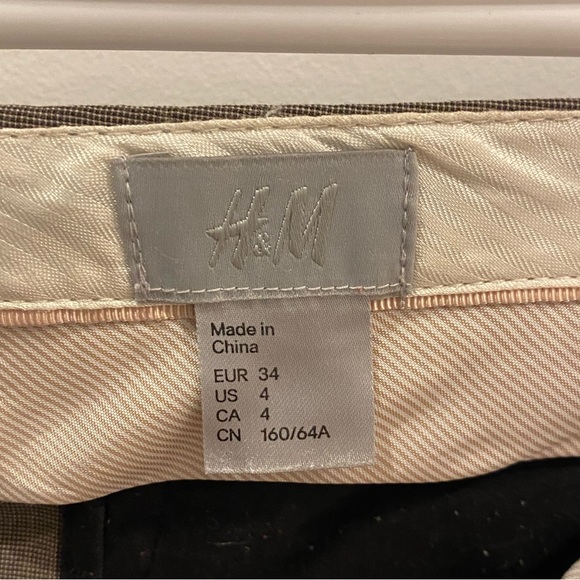 Size 4 women’s dress pants - Picture 3 of 4